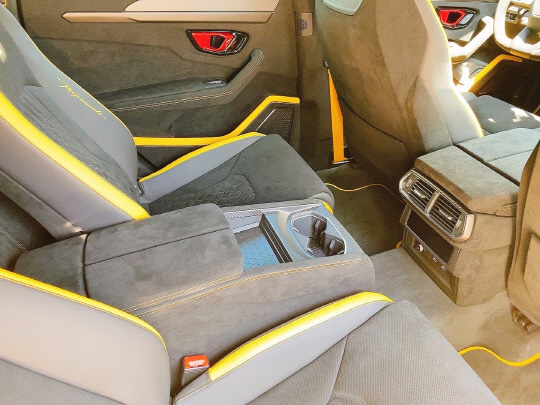 람보르기니 우루스 퍼포만테 2열. 장우진 기자